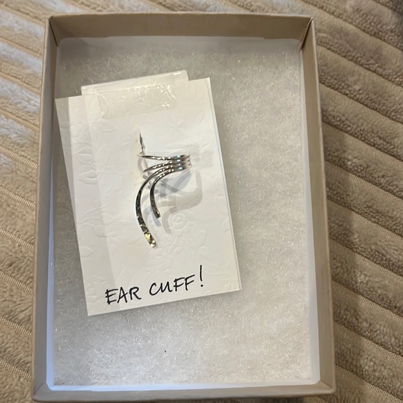 Ear cuff - Picture 1 of 3